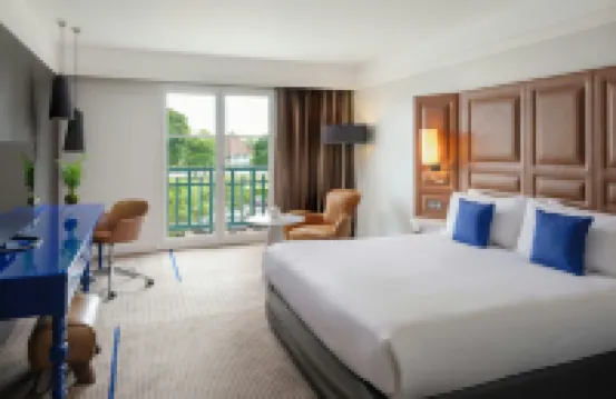 Renaissance Paris Hippodrome de St. Cloud Hotel