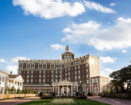 The Historic Cavalier Hotel and Beach Club, Autograph Collection Отели рядом с достопримечательностью «Пляж Сандбридж»