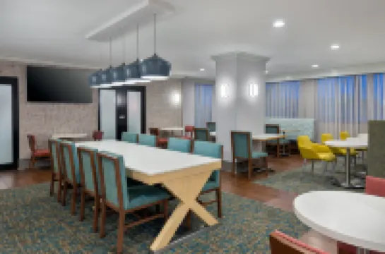 Hampton Inn Buffalo-Airport/Galleria Mall Hotels in Cheektowaga