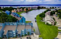 Resort Style Serenity on Lake Conroe: Tennis, Lake-Side Pool, Gym, Marina