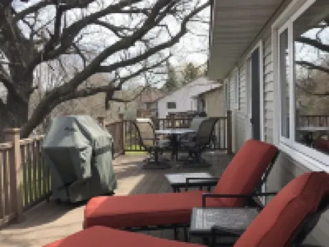 Sandy Beach, Level Lot, 4Br 2BA, 110' Shore, 2-Miles to Alexandria-License #1802 Hotels in La Grand Township