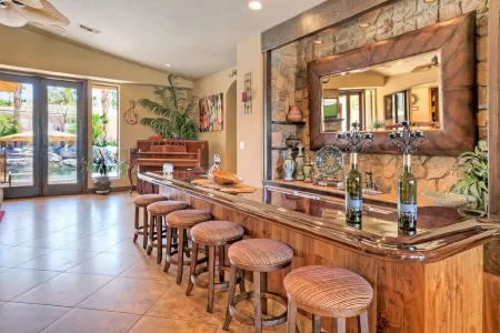 Wonderful Palm Desert Location next to El Paseo Shopping and Dining District