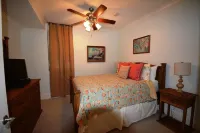 Excellent ! 5- Star Beachfront Condo.