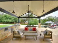 LOCATION!!  Lake Travis Waterfront~Pool, Spa, Outdoor Kitchen, Location Hotels in Hudson Bend