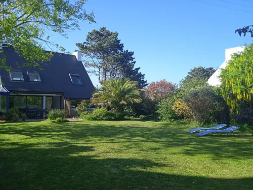 Beautiful architect-designed house with the sea 200 m away!