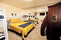 Secluded South Getaway Sleeps 43+ Clubhouse, Reunions, Dinosaur Quarry nearby