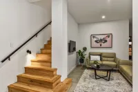 Luxury accommodation close to the beach and main street.