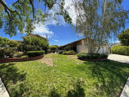 Cheerful four bedroom house with charming view!