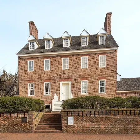 Renovated Row Home in the heart of Downtown Annapolis.Two blocks to everything