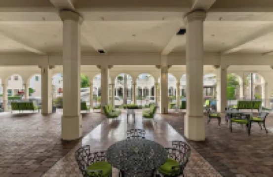 Perfect Palm Beach Location.Classic, spacious  1-bedroom condo, suite with AC.