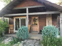 The Cottage @ Chestnut Hill Guest House & Farm