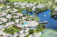Beautiful Jupiter 3/2.5 + Loft Condo only steps from the beach on Carlin Park!
