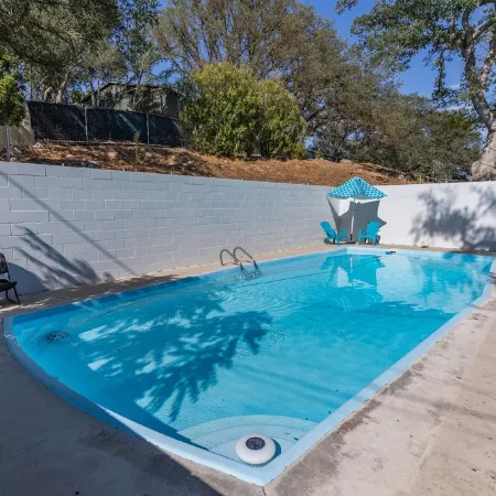 Winemakers Home🍷 Mid-Century Modern😎Pool⛱Walk to Downtown Paso!