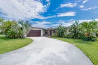Beachside Bliss!! 4 Bedroom Home with private fenced backyard!