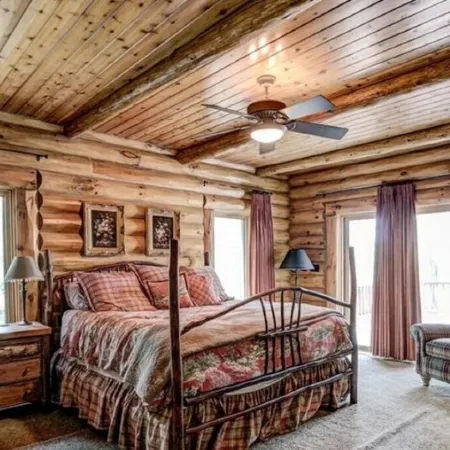 Luxury 7,500‑ Lakefront Lodge, Private Dock & Snowmobile Access