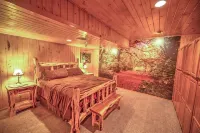 Storybook Mt Lemmon Log Cabin - Hytter