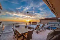 Deluxe Oceanfront Beach House I Luxury Hot Tub I Family Game Room I On the Beach