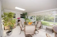 Groups, Families & Pet Owners Dream! 3min walk to beach & 7min to National Park!