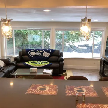 Modern & Remodeled 3bd/2ba duplex unit in Bothell - walk to UW Bothell, Downtown