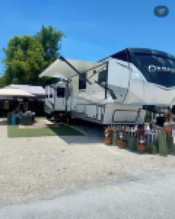Key Largo, Charming 2-bedroom RV in Calusa Campground