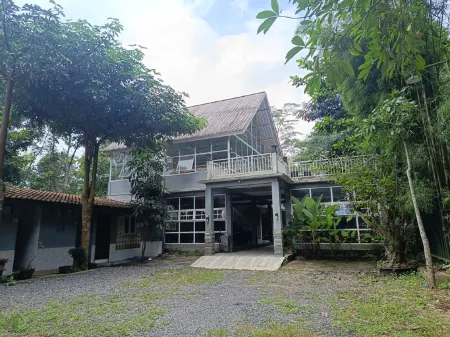 The Forest Отели в г. Dlingo