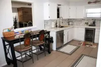 Mountain View 3 Bed - 2 Bath Freshly Remodeled Hotels in Englewood