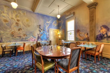 The Mile End Hotel Отели в г. Croydon