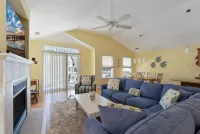 Beautiful, 3 bed, 2 bath, Cozy Condo just minutes from Boardwalk & Beach Access!