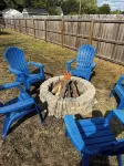Charming 3-bedroom house with firepit, large fenced yard, pet friendly