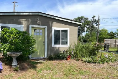 Waterfront coastal cottage charm in delightful Port Royal Hotels near Live Oaks Park
