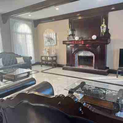 Exclusif mansion luxe sur fleuve face mont st hilaire Rooms