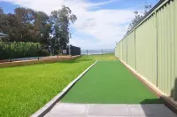 Lakefront 4 Bedroom House Hotels near Wyong Swimming Pool