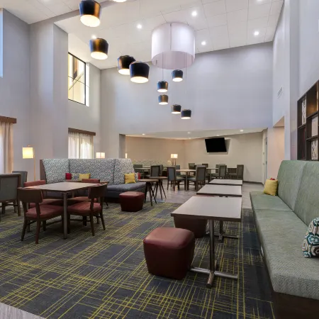 Hampton Inn & Suites by Hilton Marina
