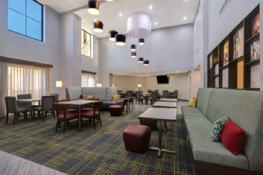 Hampton Inn & Suites by Hilton Marina