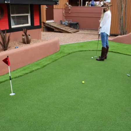 China Mary Inn: China Mary Casita Fountain Courtyard w/games, BBQ & Live Music!