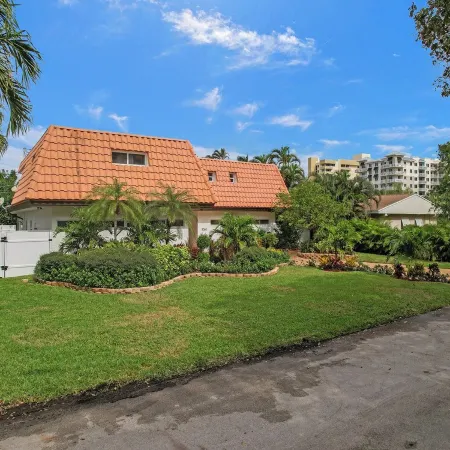 6Bed 4Bath Villa - Pool - Garage - Close to Beach