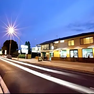 Golden West Motor Inn