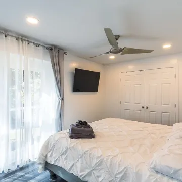 LOCATION DUNWOODY; NEW-BEAUTIFUL MODERN HOUSE&Outdoor Seasonal Private Pool