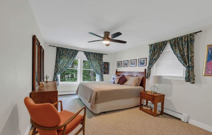 Sunny Waterfront Family Friendly Little Sebago Home