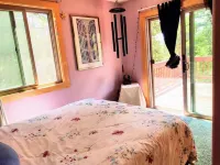 Jetted Tub, Huge Deck, Fish tank and Romantic space for 2