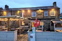 OYO The Croppers Arms Hotels near University of Huddersfield Queensgate Campus
