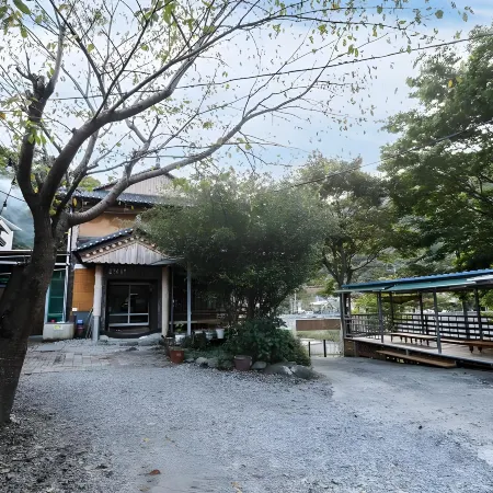 Ulsan (Baenaegol) Alps 119 Pension Отели рядом с достопримечательностью «Водопад Paraeso»