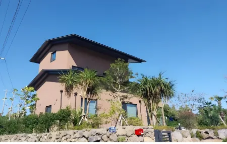 Seogwipo Wimi GA Yeon Отели рядом с достопримечательностью «Soesokkak Estuary»