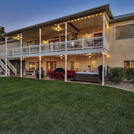 5-star 3-bedroom home with theater and hot tub!