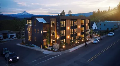 One-bedroom honeymoon penthouse, Mt Hood views, downtown White Salmon, suite 16 마리나 공원 주변 호텔