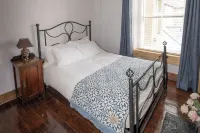 Quirky Apt - Sleeps 6 - Coastal Area - Parking Hotels in YOUGHAL