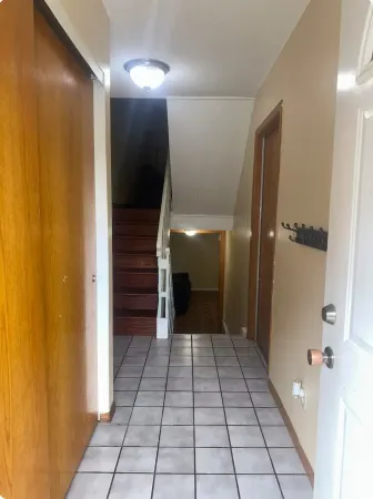 3-bedroom townhome in Eagan MN close to the Mall of America, and  MSP Airport. Отели рядом с достопримечательностью «Парк Скай Хилл»