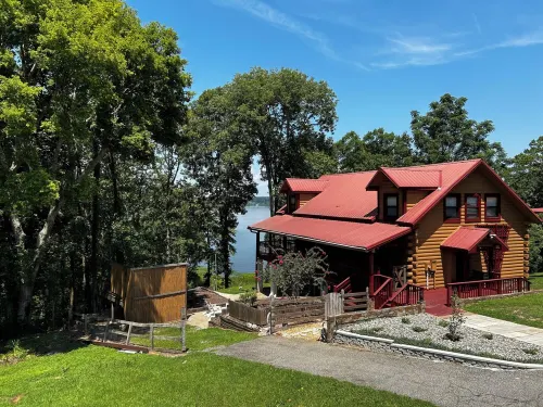 Lakefront log cabin over looking Walter George Reservoir, aka Lake Eufaula, Al