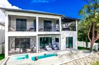 5bdr/5.5ba Modern Oasis with outdoor Gym, Cold Plunge, Heated Pool & Jacuzzi