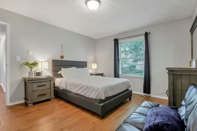 Powell Oasis: 3BR/2BA Sleeps 9 Hotels near DSW Designer Shoe Warehouse